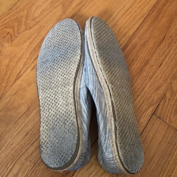 Toms canvas slip ons - Picture 3 of 4